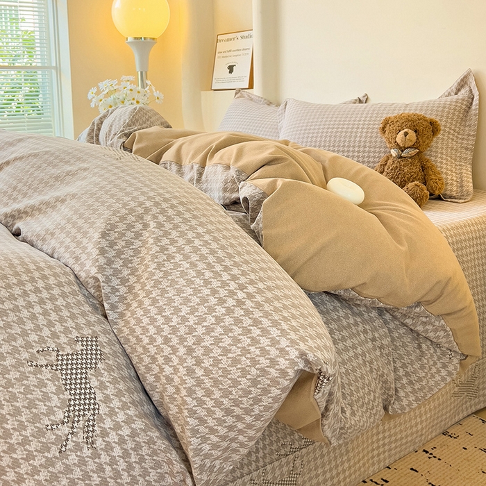 91家纺网 家纺一手货源 找家纺 2024新款全棉印花磨毛系列四件套 摩卡棕