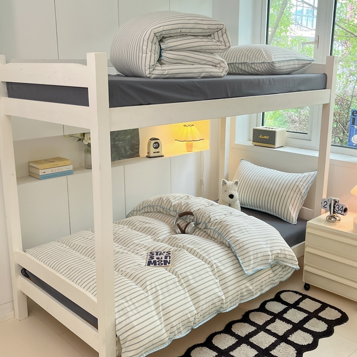 91家纺网 家纺一手货源 找家纺 吉象家纺 2025新款全棉水洗棉三角针学生三件套四件套 时光-浅蓝