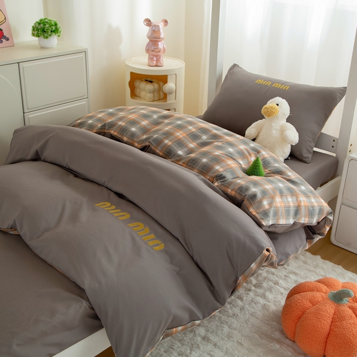 91家纺网 家纺一手货源 找家纺 富宁家纺 2025新款亲肤磨毛学生三件套学生床场景二-青春格子 灰色