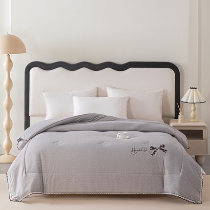 爱宝被业 2024新款糯糯棉绣花纤维被 绅士灰