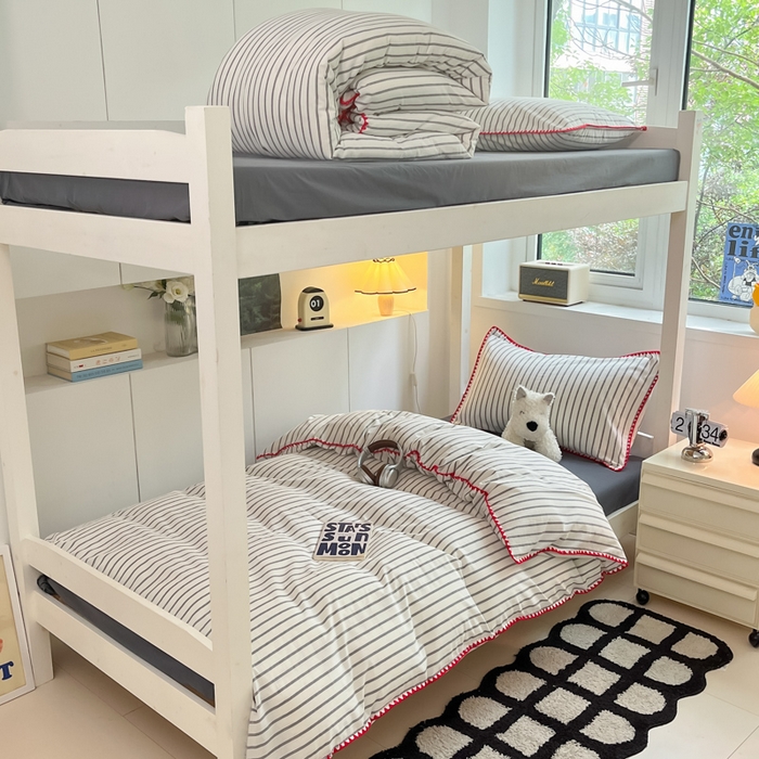 91家纺网 家纺一手货源 找家纺 吉象家纺 2025新款全棉水洗棉三角针学生三件套四件套 时光-浅灰