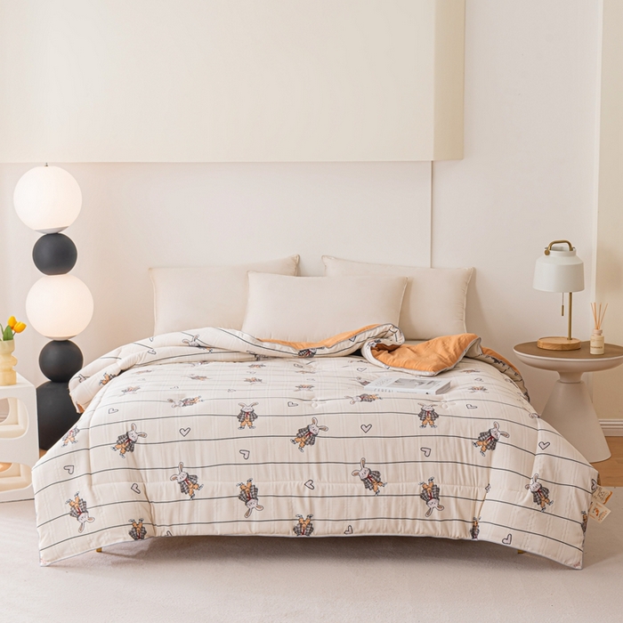 91家纺网 家纺一手货源 找家纺 爱宝被业 2024新款提花云纱棉印花被 时尚兔