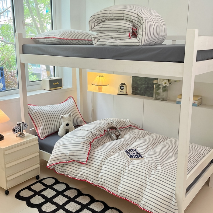 91家纺网 家纺一手货源 找家纺 吉象家纺 2025新款全棉水洗棉三角针学生三件套四件套 时光-浅灰