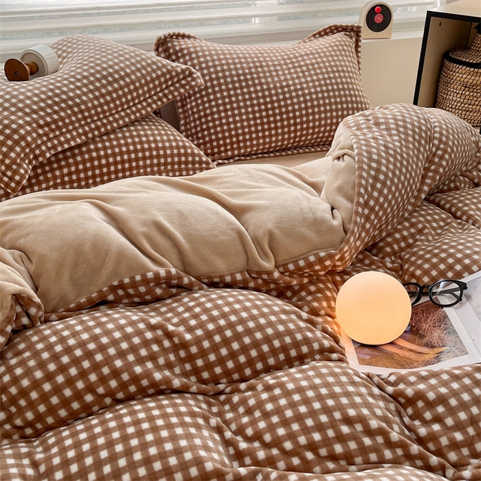 91家纺网 家纺一手货源 找家纺 启程家纺 2024新款无印风A类牛奶绒四件套 小格子-奶咖