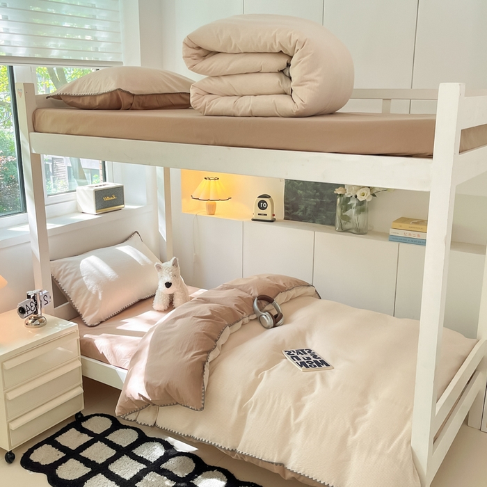 91家纺网 家纺一手货源 找家纺 吉象家纺 2025新款全棉水洗棉三角针学生三件套四件套 秘境-奶咖