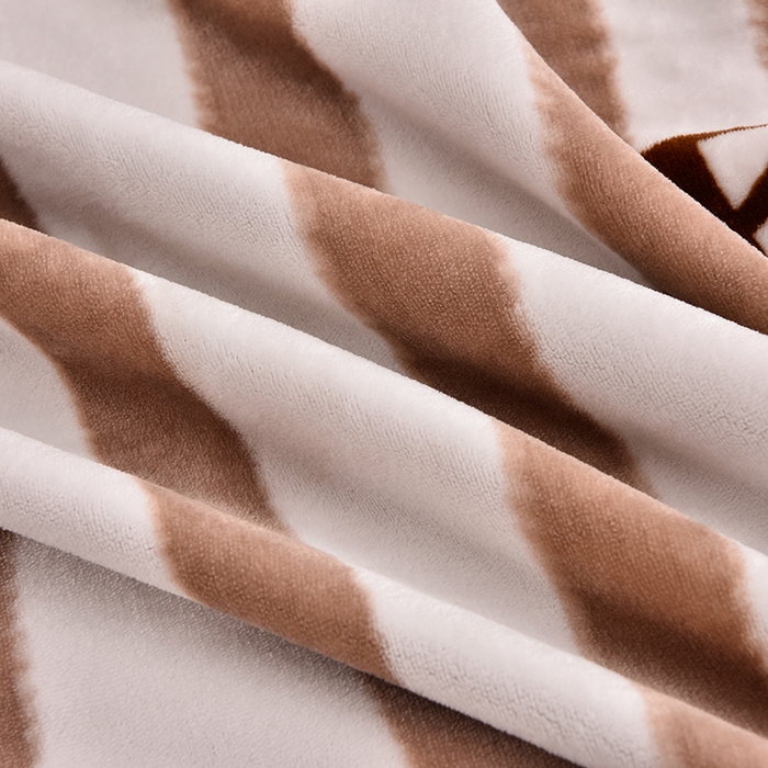 91家纺网 家纺一手货源 找家纺 德比尔斯 2025新款牛奶绒床裙四件套8-9斤法莱绒直播爆款日产2万套凯利