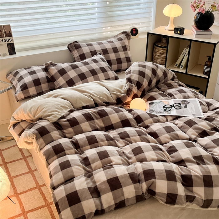 91家纺网 家纺一手货源 找家纺 启程家纺 2024新款无印风A类牛奶绒四件套 大格子-棕灰