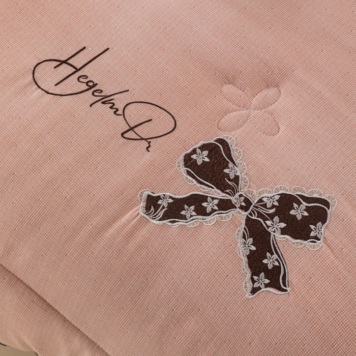 91家纺网 家纺一手货源 找家纺 爱宝被业 2024新款糯糯棉绣花纤维被 肉桂粉