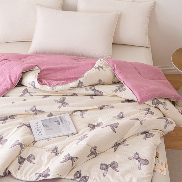 91家纺网 家纺一手货源 找家纺 爱宝被业 2024新款提花云纱棉印花被 蝴蝶结