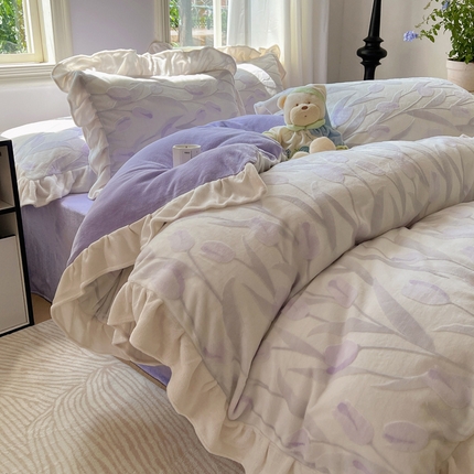 （总）桃子家居 2024新款A类高克重230克3D立体雕花烂花提花着色郁金香少女花边款简单款牛奶绒四件套