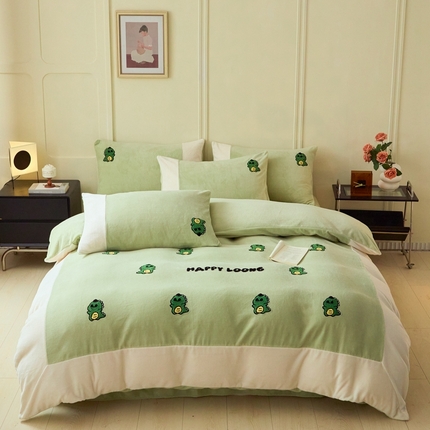 91家纺网 家纺一手货源 找家纺 恋佳居 2025新款高克重全工艺牛奶绒毛巾绣四件套 恐龙绿色