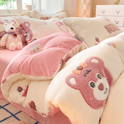 91家纺网 家纺一手货源 找家纺 梓瑄家居 2024新款雪花绒四件套被套牛奶绒四件套法莱绒水晶绒法兰绒兔毛绒兔绒金貂绒雕花绒  莓莓熊