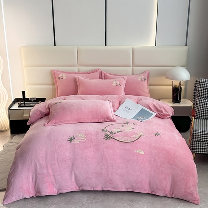 91家纺网 家纺一手货源 找家纺 （总）恋佳居 2025新款牛奶绒180克毛巾绣四件套