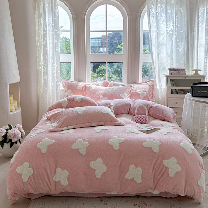 91家纺网 家纺一手货源 找家纺 萝莉家纺 2024新款加厚舒舒绒提花舒棉绒牛奶绒系列四件套 蝴蝶粉