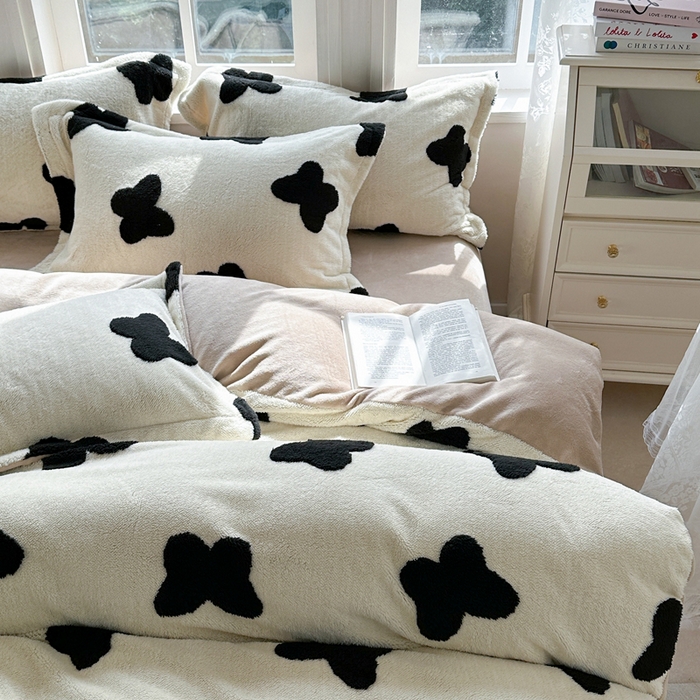 91家纺网 家纺一手货源 找家纺 萝莉家纺 2024新款加厚舒舒绒提花舒棉绒牛奶绒系列四件套 蝴蝶黑