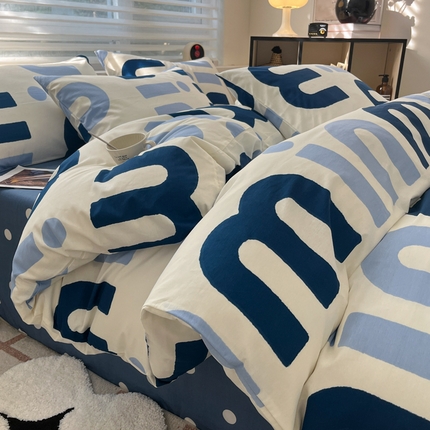 91家纺网 家纺一手货源 找家纺 2024新款ins时尚简约渐变北欧全棉系列四件套 棉-蓝色字母