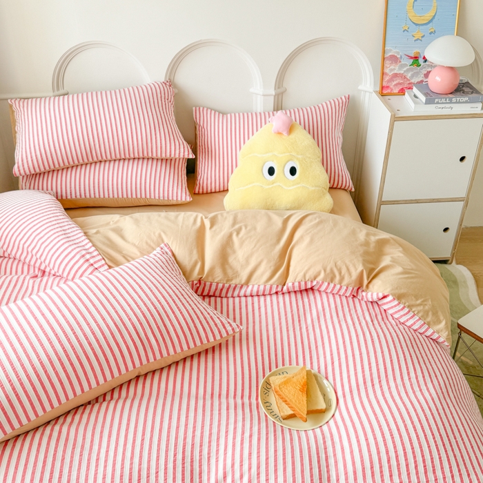 91家纺网 家纺一手货源 找家纺 千朵 2024新款色织提花水洗棉四件套 条纹红驼