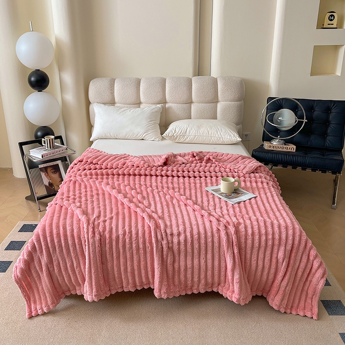 91家纺网 家纺一手货源 找家纺 千荨 2024新款宽抽条跨境高克重兔兔毛绒毛毯 兔毛粉色