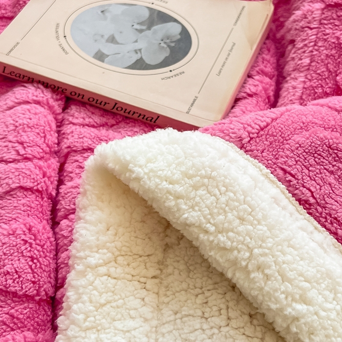 91家纺网 家纺一手货源 找家纺 呗旺鹿 2024新款多巴胺高克重塔芙绒毛毯毯子盖毯 果酱兔