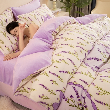 91家纺网 家纺一手货源 找家纺 念家居 2025新款压线款高克重牛奶绒四件套 薰衣草