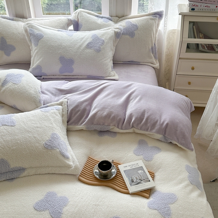 91家纺网 家纺一手货源 找家纺 萝莉家纺 2024新款加厚舒舒绒提花舒棉绒牛奶绒系列四件套 蝴蝴浅紫