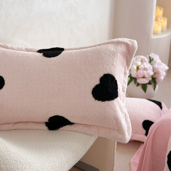 91家纺网 家纺一手货源 找家纺 萝莉家纺 2024新款加厚舒舒绒提花舒棉绒牛奶绒系列四件套 黑爱心粉