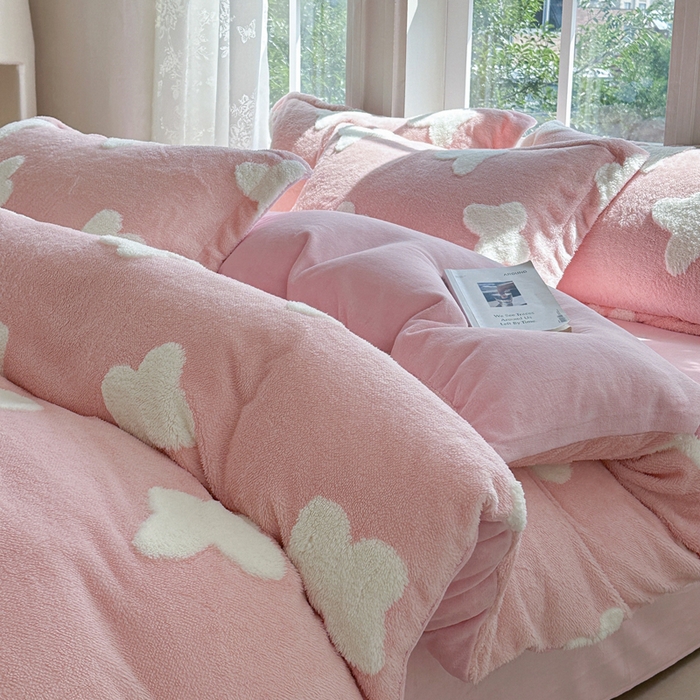 91家纺网 家纺一手货源 找家纺 萝莉家纺 2024新款加厚舒舒绒提花舒棉绒牛奶绒系列四件套 蝴蝶粉