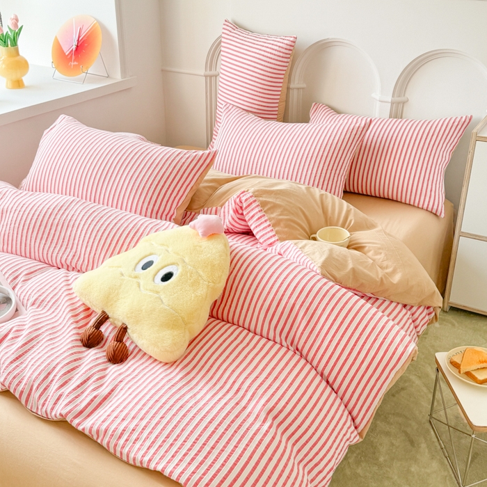 91家纺网 家纺一手货源 找家纺 千朵 2024新款色织提花水洗棉四件套 条纹红驼