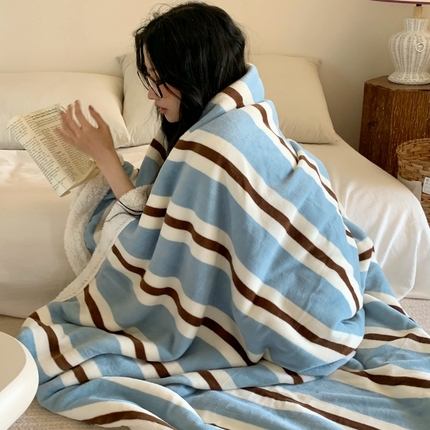 91家纺网 家纺一手货源 找家纺 （总）桃喜 2024新款牛奶绒羊羔绒条纹系列盖绒毛毯午休毯多功能毛毯