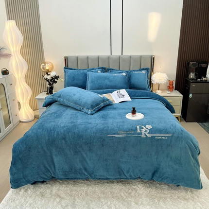 逸林家纺《原希尔顿逸林》 2024新款牛奶绒绣花四件套-可可系列 可可-宾利蓝