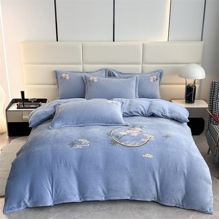 91家纺网 家纺一手货源 找家纺 （总）恋佳居 2025新款牛奶绒180克毛巾绣四件套