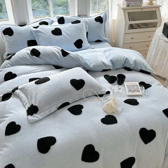 91家纺网 家纺一手货源 找家纺 萝莉家纺 2024新款加厚舒舒绒提花舒棉绒牛奶绒系列四件套 黑爱心蓝