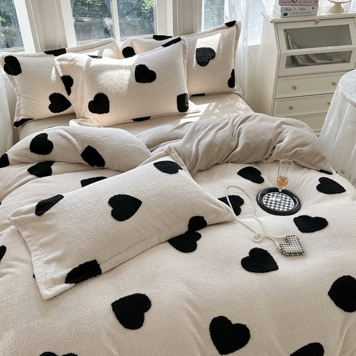 91家纺网 家纺一手货源 找家纺 萝莉家纺 2024新款加厚舒舒绒提花舒棉绒牛奶绒系列四件套 黑爱心奶咖