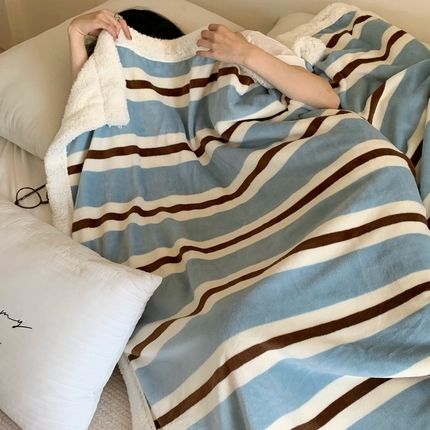 桃喜 2024新款牛奶绒羊羔绒条纹系列盖绒毛毯午休毯多功能毛毯 蓝咖条纹