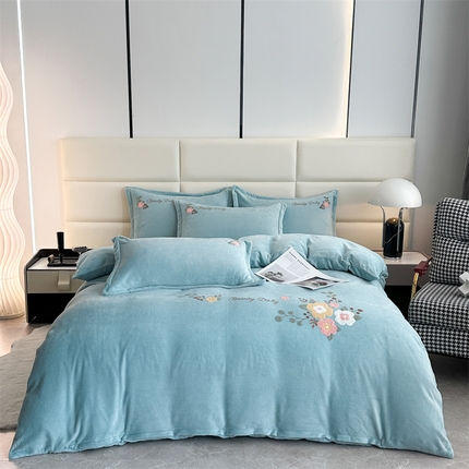 91家纺网 家纺一手货源 找家纺 （总）恋佳居 2025新款牛奶绒180克毛巾绣四件套