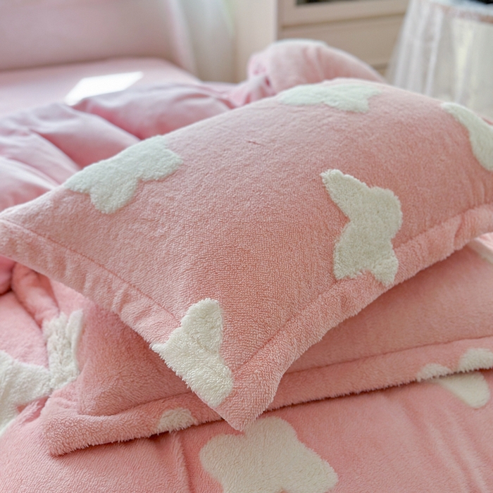 91家纺网 家纺一手货源 找家纺 萝莉家纺 2024新款加厚舒舒绒提花舒棉绒牛奶绒系列四件套 蝴蝶粉