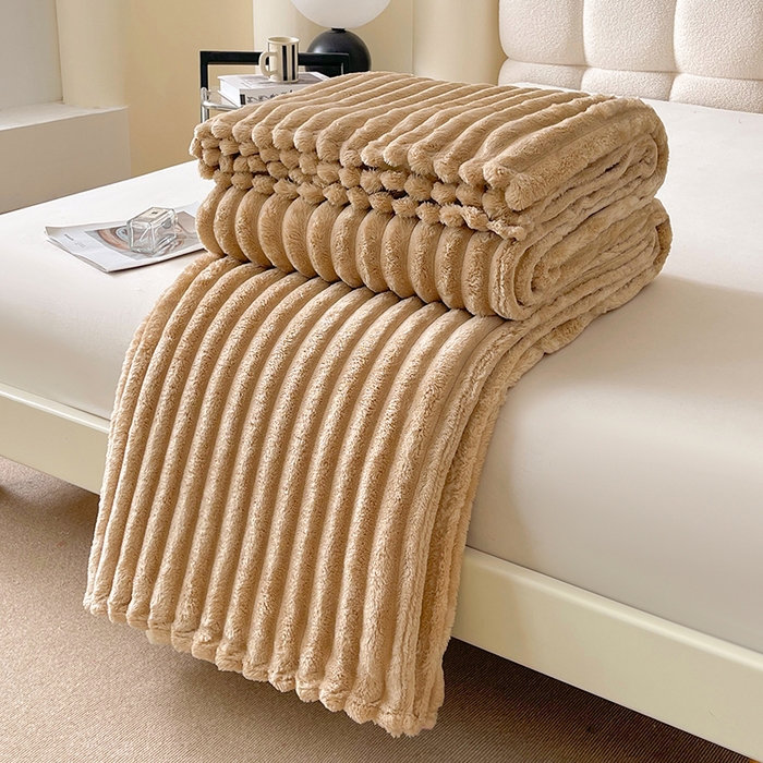 91家纺网 家纺一手货源 找家纺 千荨 2024新款宽抽条跨境高克重兔兔毛绒毛毯 兔毛咖色