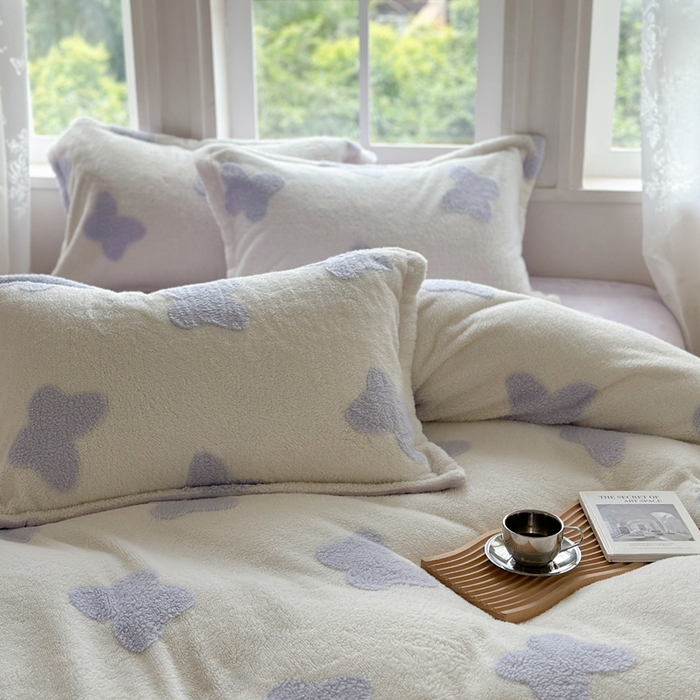 91家纺网 家纺一手货源 找家纺 萝莉家纺 2024新款加厚舒舒绒提花舒棉绒牛奶绒系列四件套 蝴蝴浅紫