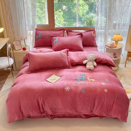 91家纺网 家纺一手货源 找家纺 （总）恋佳居 2025新款牛奶绒180克毛巾绣四件套