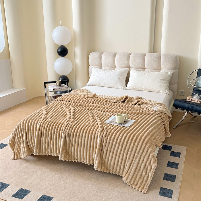 91家纺网 家纺一手货源 找家纺 千荨 2024新款宽抽条跨境高克重兔兔毛绒毛毯 兔毛咖色