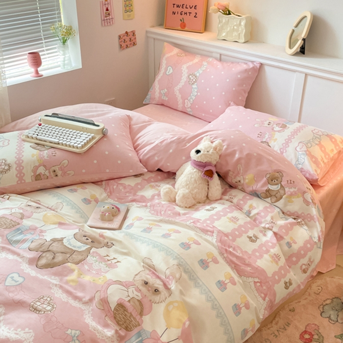 91家纺网 家纺一手货源 找家纺 2024新款全棉舒适印花四件套 气球蛋糕熊