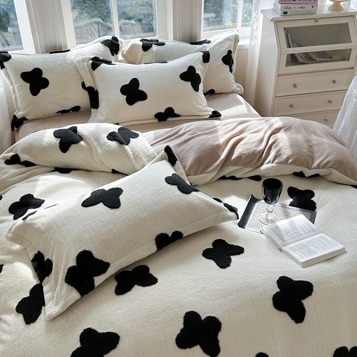 91家纺网 家纺一手货源 找家纺 萝莉家纺 2024新款加厚舒舒绒提花舒棉绒牛奶绒系列四件套 蝴蝶黑