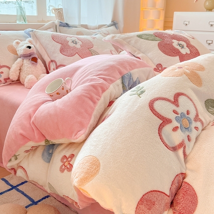 91家纺网 家纺一手货源 找家纺 梓瑄家居 2024新款雪花绒四件套被套牛奶绒四件套法莱绒水晶绒法兰绒兔毛绒兔绒金貂绒雕花绒  花开富贵