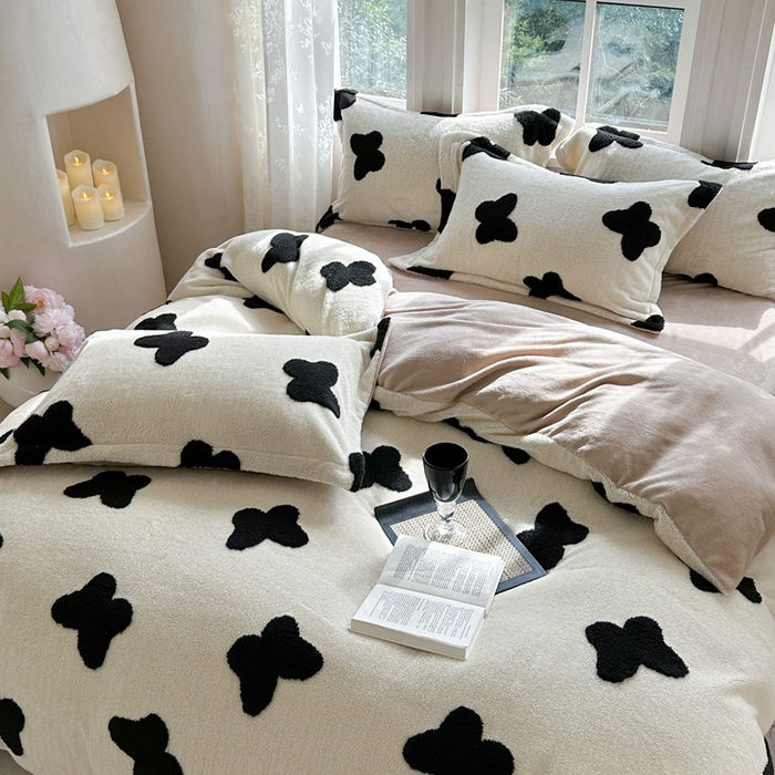 91家纺网 家纺一手货源 找家纺 萝莉家纺 2024新款加厚舒舒绒提花舒棉绒牛奶绒系列四件套 蝴蝶黑