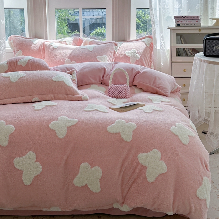 91家纺网 家纺一手货源 找家纺 萝莉家纺 2024新款加厚舒舒绒提花舒棉绒牛奶绒系列四件套 蝴蝶粉