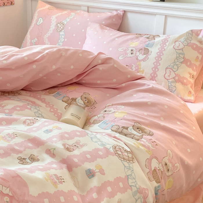 91家纺网 家纺一手货源 找家纺 2024新款全棉舒适印花四件套 气球蛋糕熊