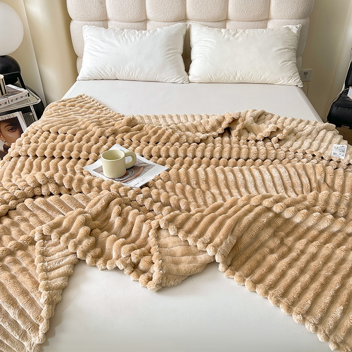 91家纺网 家纺一手货源 找家纺 千荨 2024新款宽抽条跨境高克重兔兔毛绒毛毯 兔毛咖色