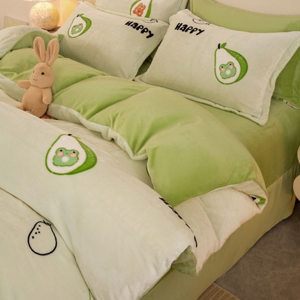 91家纺网 家纺一手货源 找家纺 念家居 2025新款压线款高克重牛奶绒四件套 牛油果