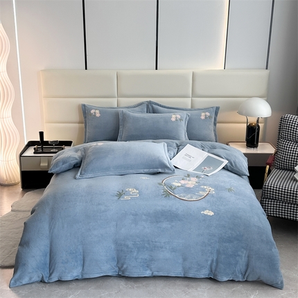 91家纺网 家纺一手货源 找家纺 （总）恋佳居 2025新款牛奶绒180克毛巾绣四件套