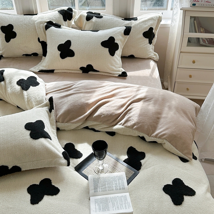 91家纺网 家纺一手货源 找家纺 萝莉家纺 2024新款加厚舒舒绒提花舒棉绒牛奶绒系列四件套 蝴蝶黑